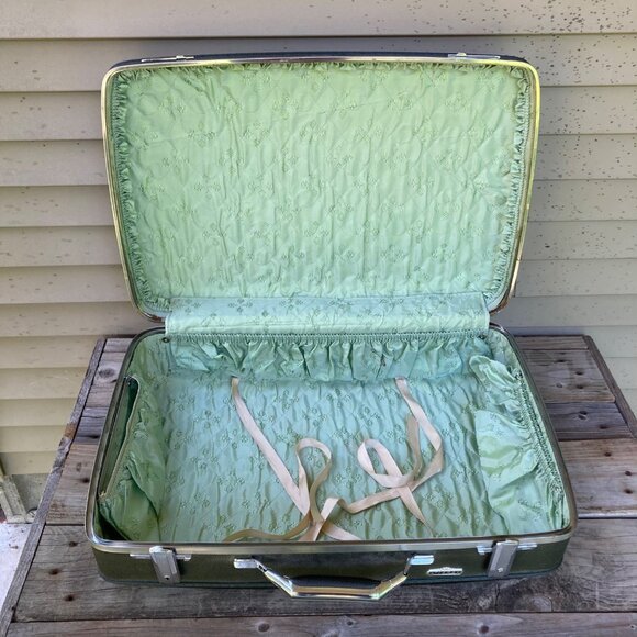 Set 2 Vintage American Tourist Tiara Suitcases Green Hard Shell Luggage NO KEY - Picture 14 of 15